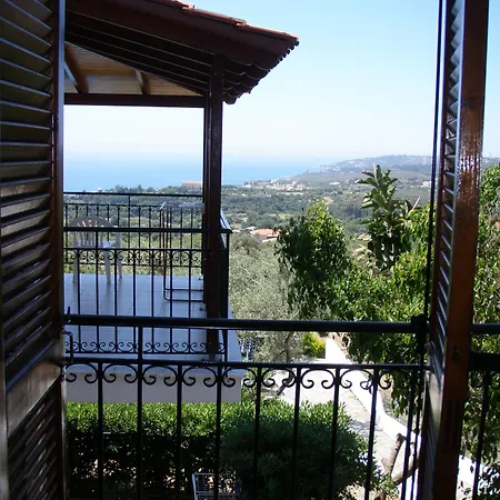 Apartment Manolia *