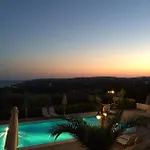 Manolia *