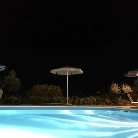 Manolia *